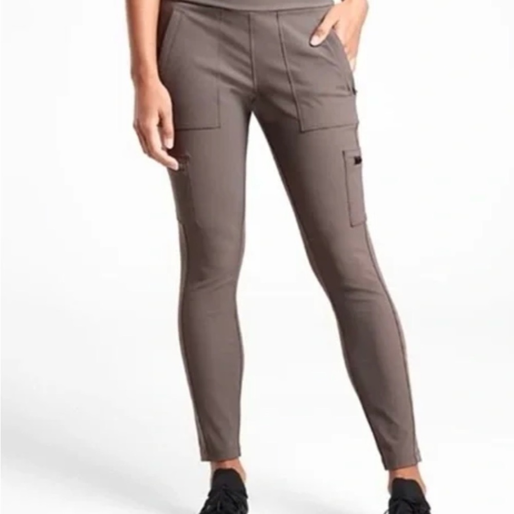 EUC Athleta Headlands Hybrid Cargo Tights - Shale Sz 10